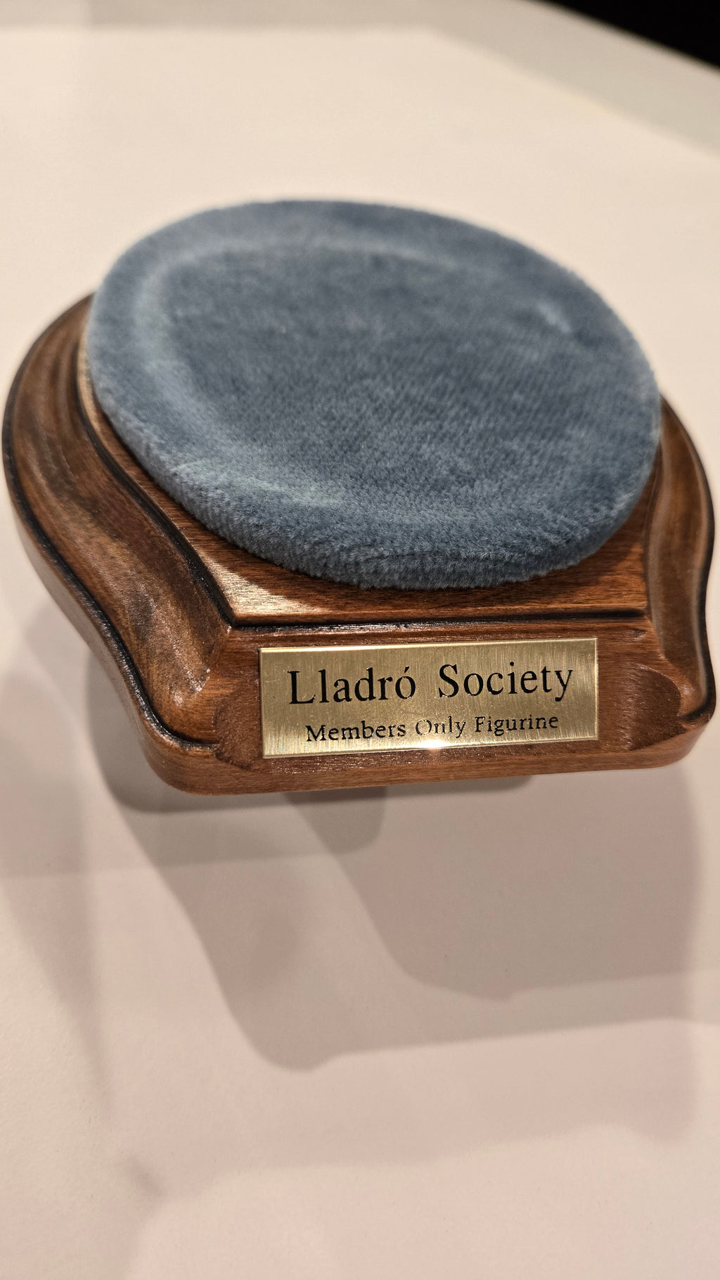 Llardo Members Society Figurine and base